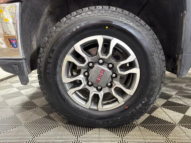Used 2022 White GMC SLE image 10