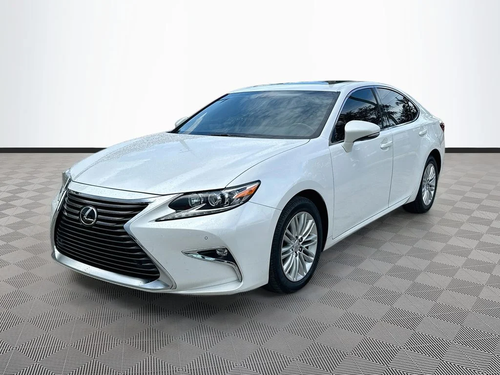 Used 2016 White Lexus 350 image 3