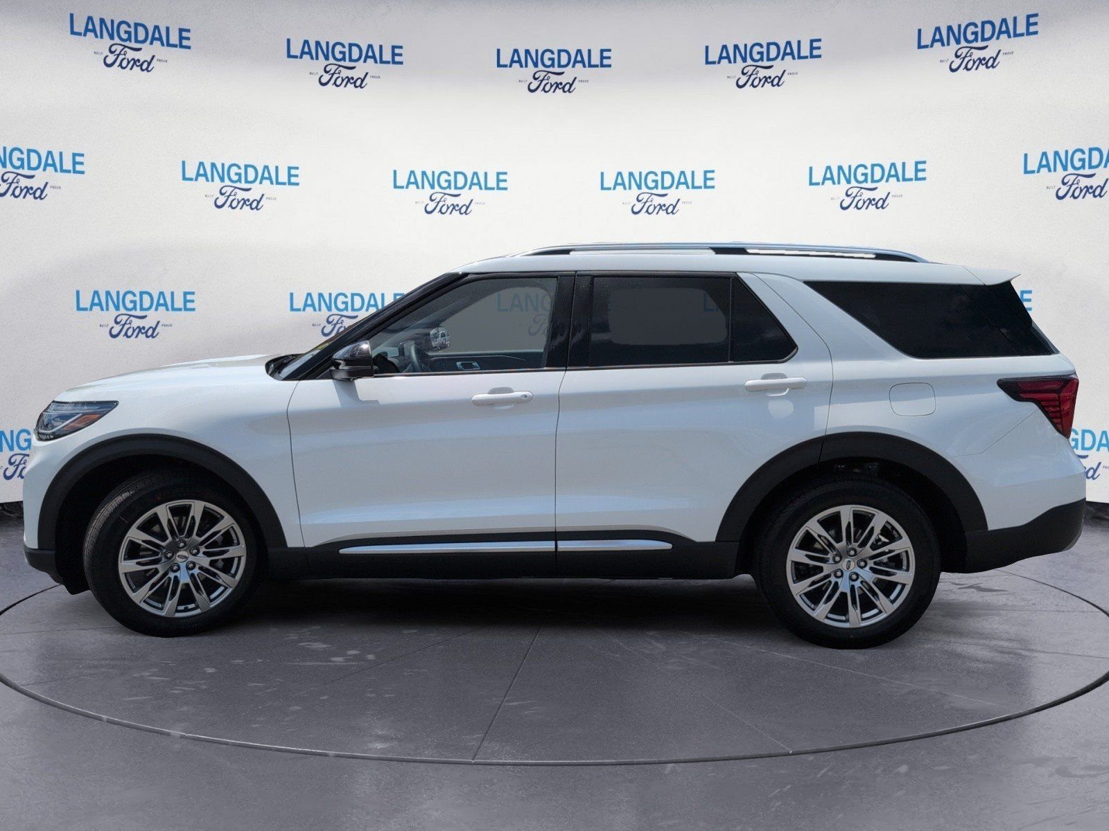 New 2026 Star White Metallic Tri-Coat Ford Platinum image 10