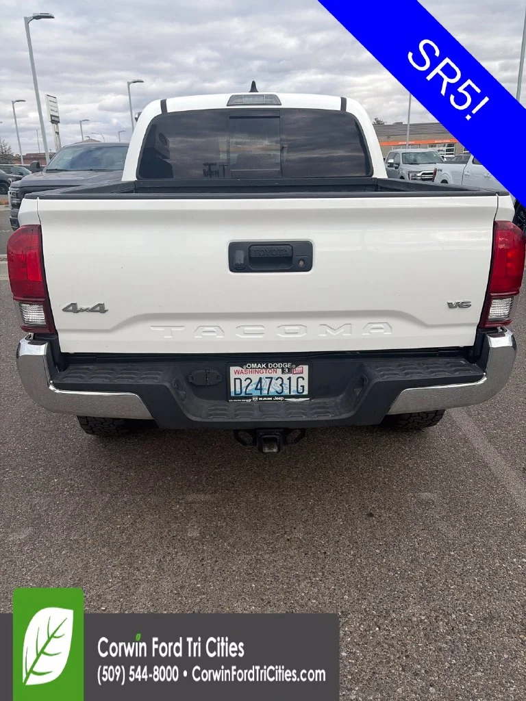 Used 2022 White Toyota SR5 image 17