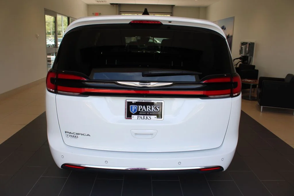 Used 2023 Bright White Clearcoat Chrysler Touring L image 28