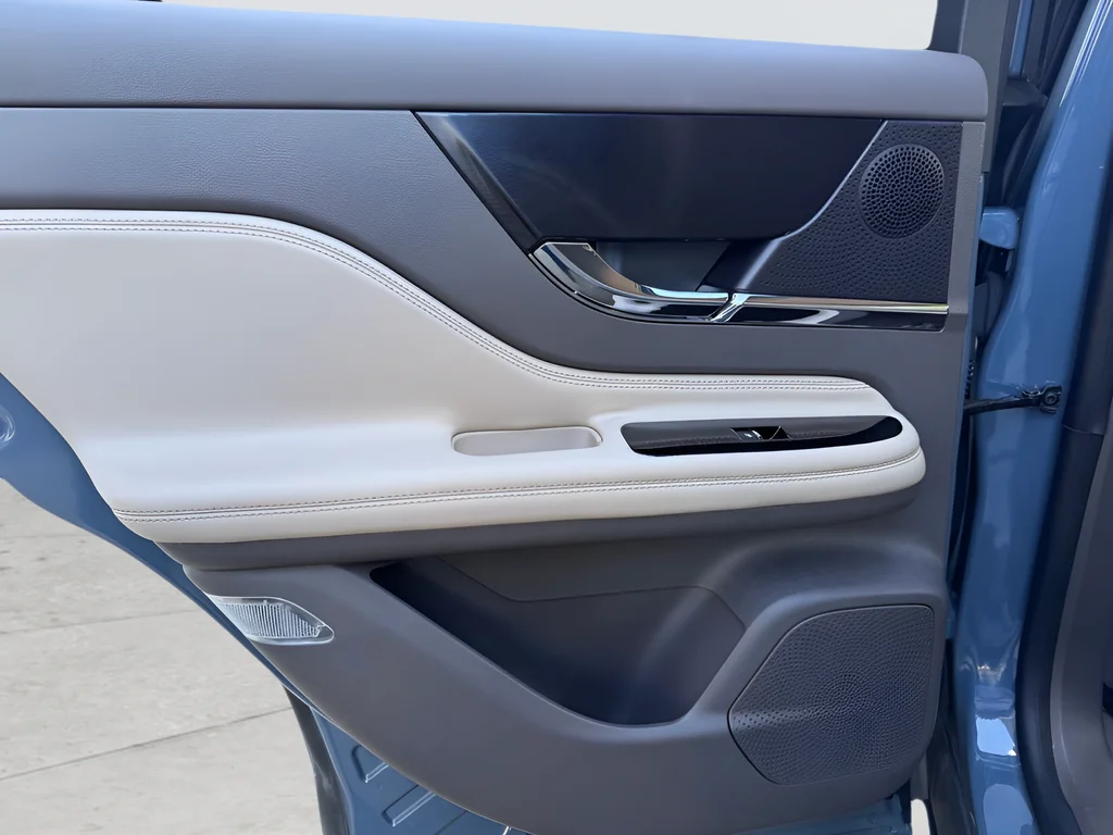 Used 2023 Blue Lincoln Standard image 29