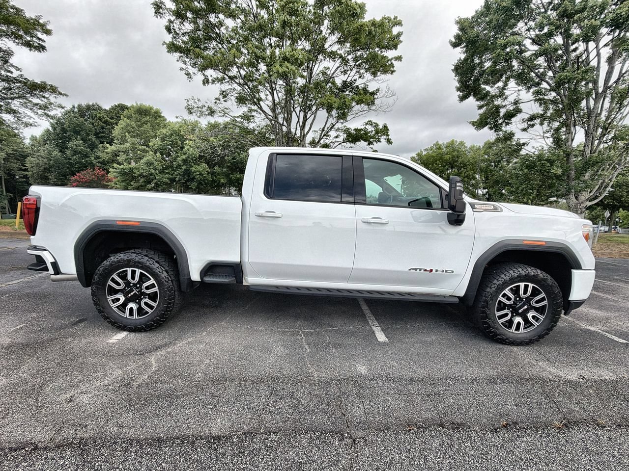 Used 2022 Summit White GMC AT4 image 9