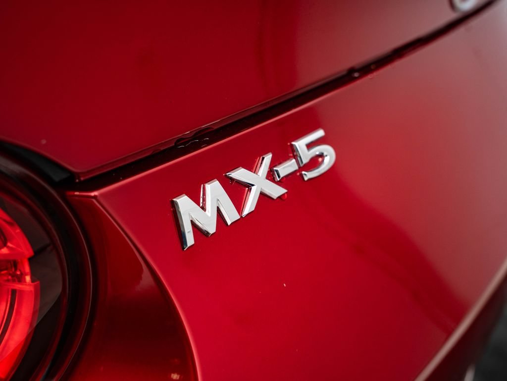 Used 2022 Soul Red Crystal Metallic Mazda Grand Touring image 15