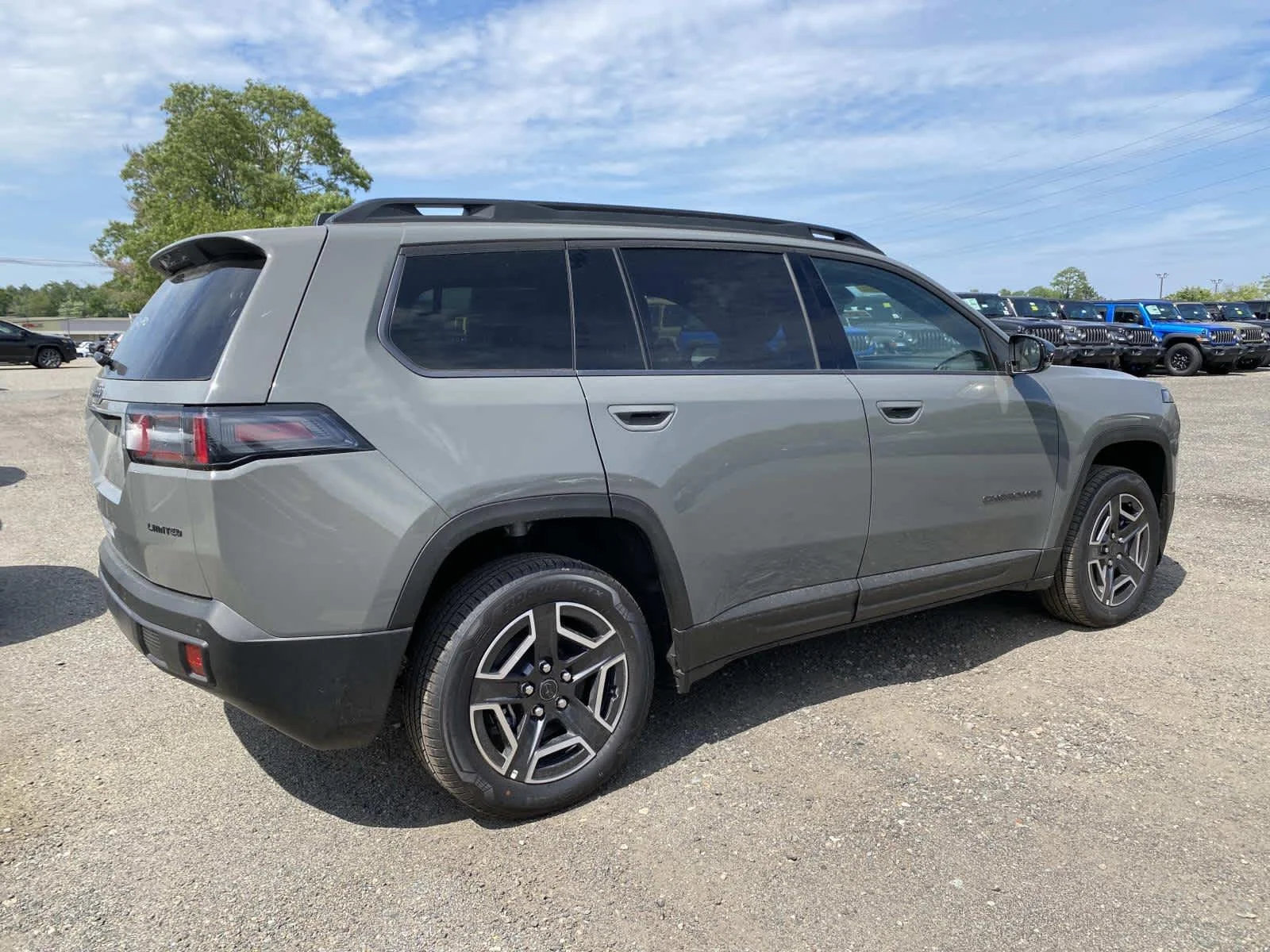 New 2026 Sting-Gray Clearcoat Jeep Limited image 3