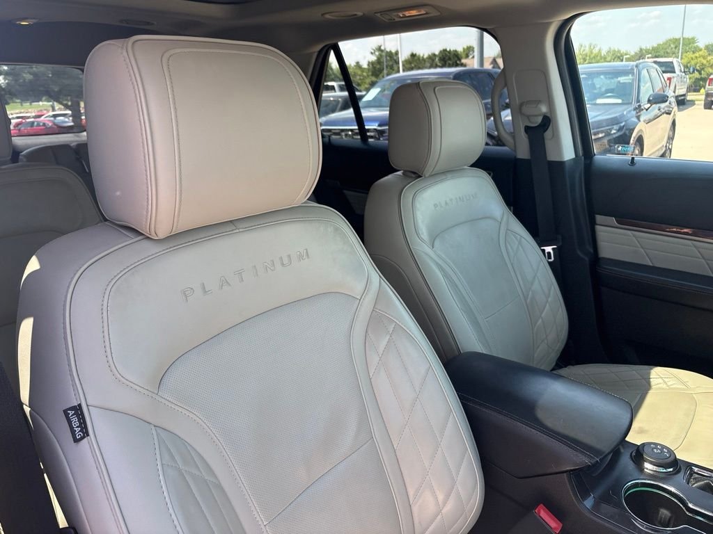 Used 2016 Black Ford Platinum image 29
