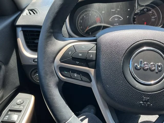 Used 2017 Granite Crystal Metallic Clearcoat Jeep Limited image 21