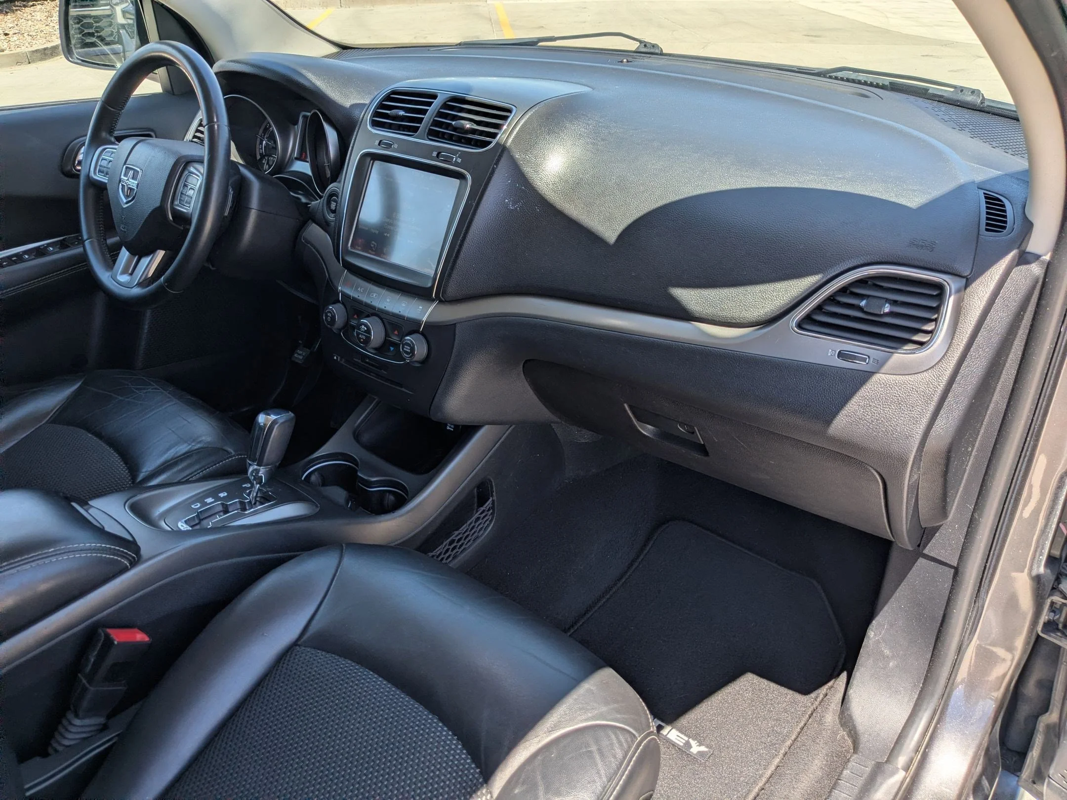 Used 2017 Granite Pearlcoat Dodge Crossroad Plus image 27
