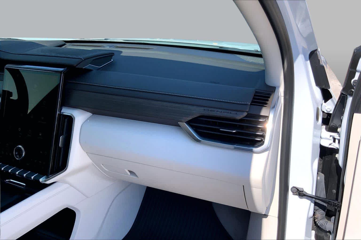Used 2026 Glacier White Tricoat GMC FWD Denali image 19