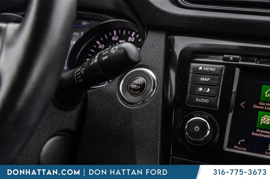 Used 2018 Silver Nissan SL image 14