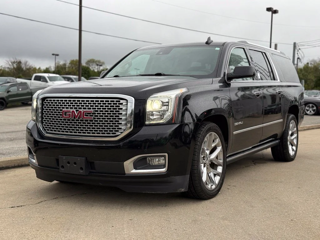 Used 2017 GMC Yukon XL Denali with VIN 1GKS2HKJ5HR191045 for sale in Crestwood, KY