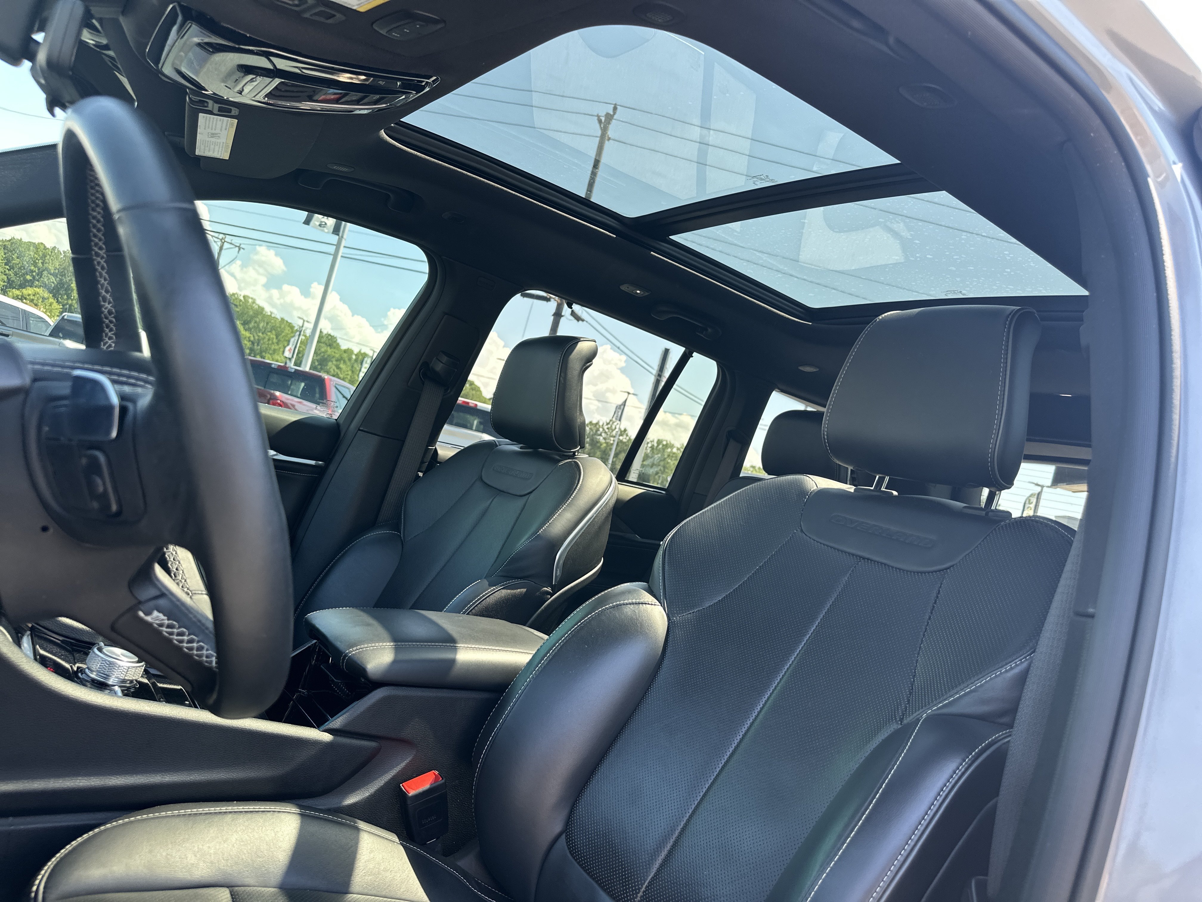 Used 2024 Silver Zynith Jeep Overland image 30
