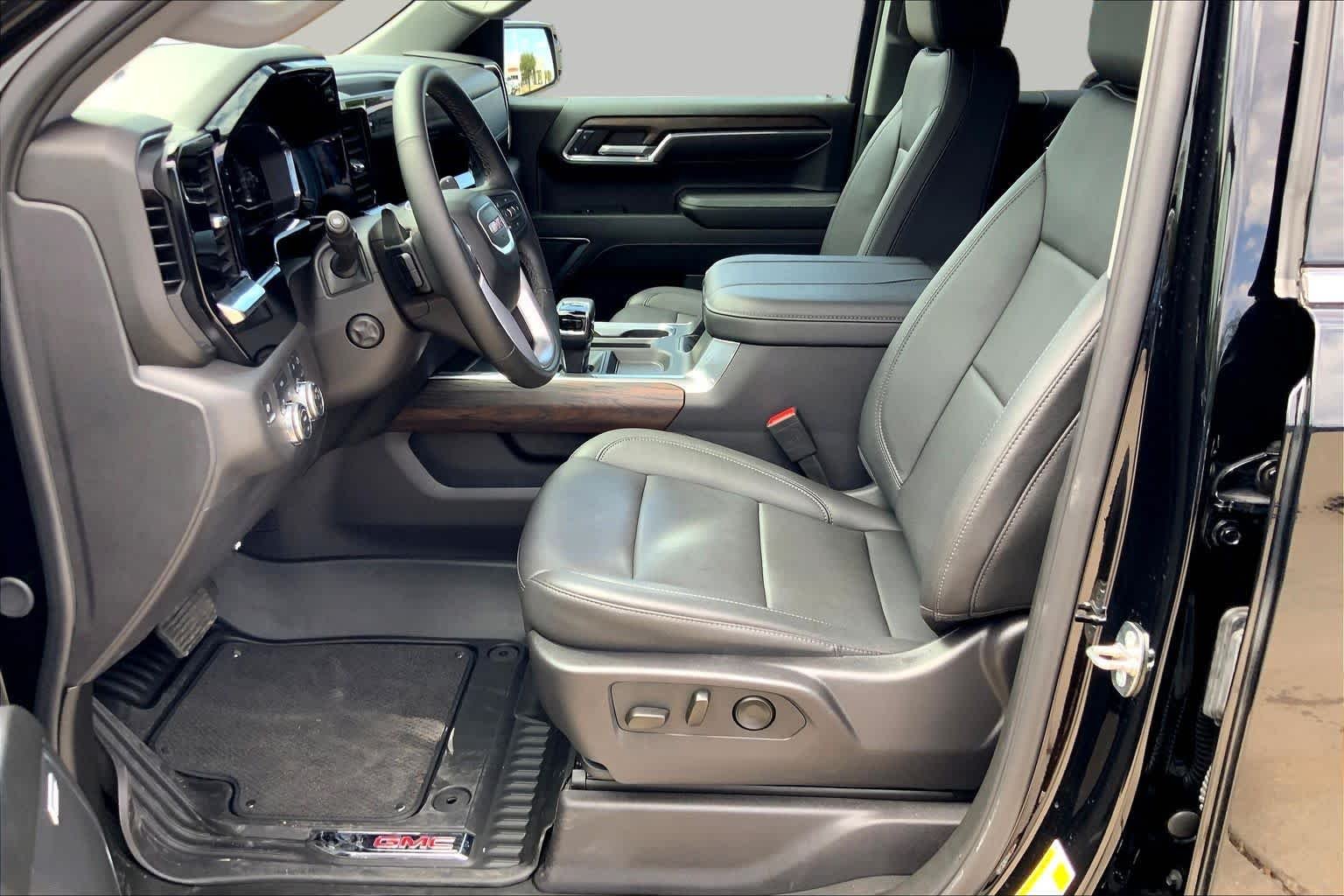 Used 2024 Onyx Black GMC SLT image 8