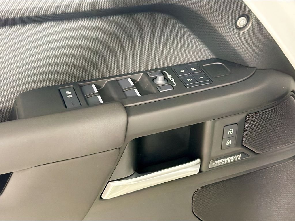 New 2026 Fuji White Land Rover X-Dynamic SE image 18