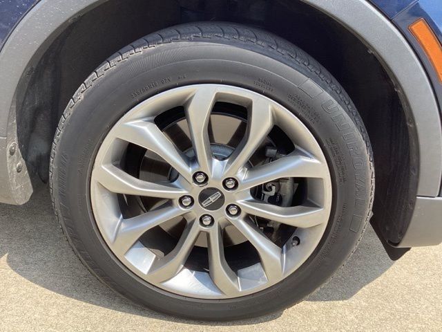 Used 2017 Sapphire Blue Metallic Lincoln Select image 8