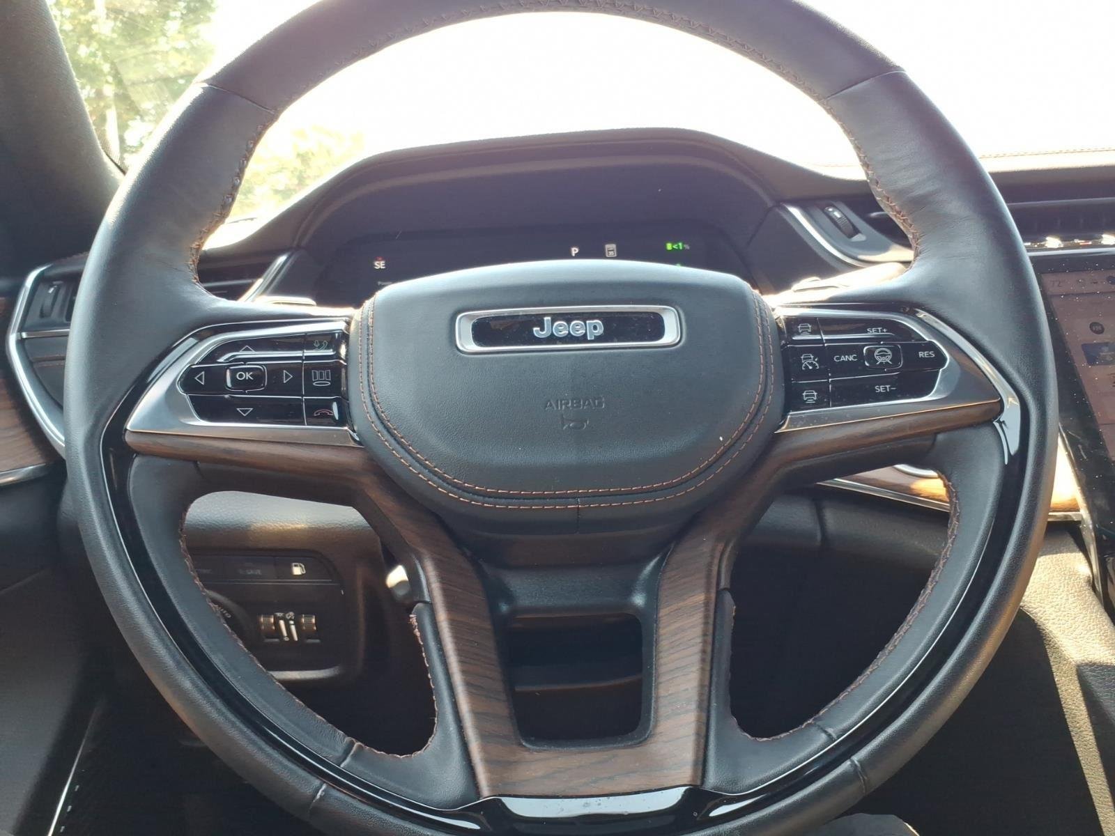 Used 2023 Rocky Mountain Pearlcoat Jeep Summit image 27