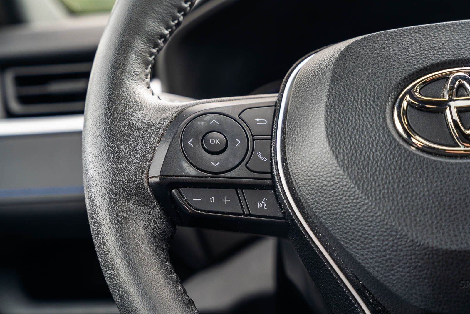 2022 Toyota RAV4 SE - Photo 26