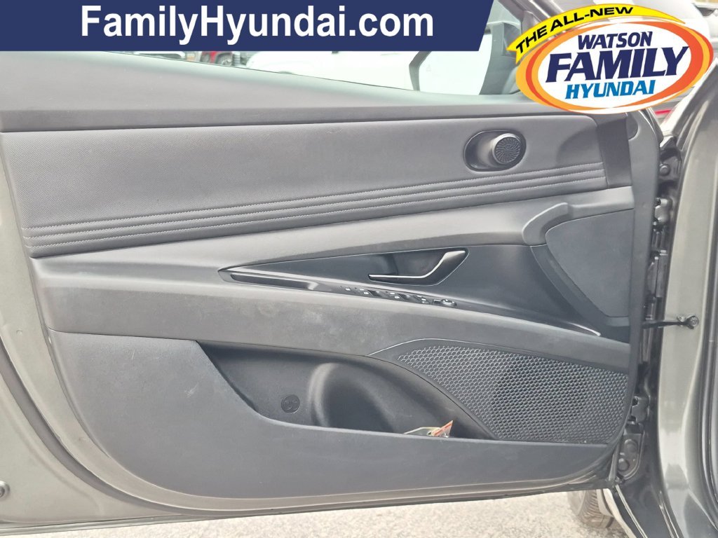 2025 Hyundai Elantra SEL - Photo 13
