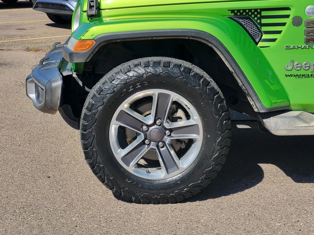Used 2018 Mojito! Clearcoat Jeep Unlimited Sahara image 8