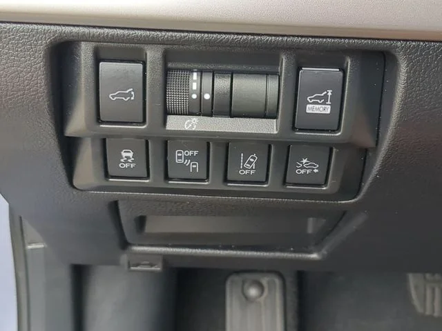 Used 2018 Blue Subaru 2.5i image 19