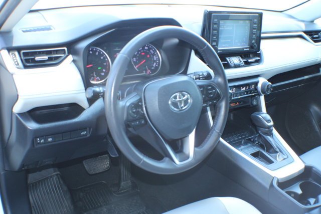 Used 2020 Super White Toyota XLE Premium image 8