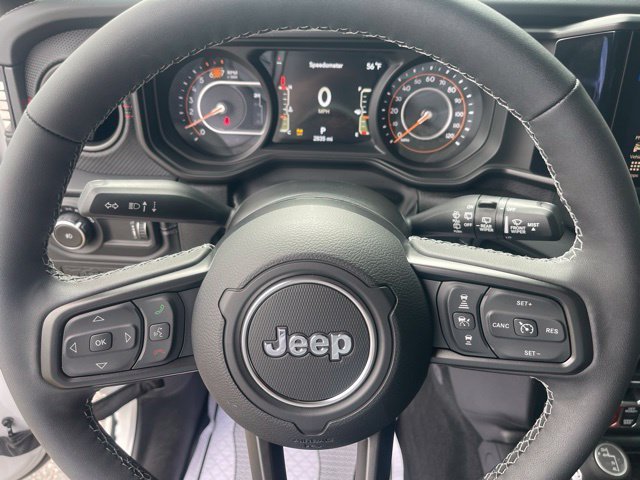 New 2026 Bright White Clear-Coat Exterior Paint Jeep Rubicon image 13