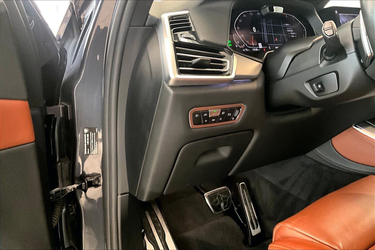 Used 2019 Arctic Gray Metallic BMW xDrive50i image 30