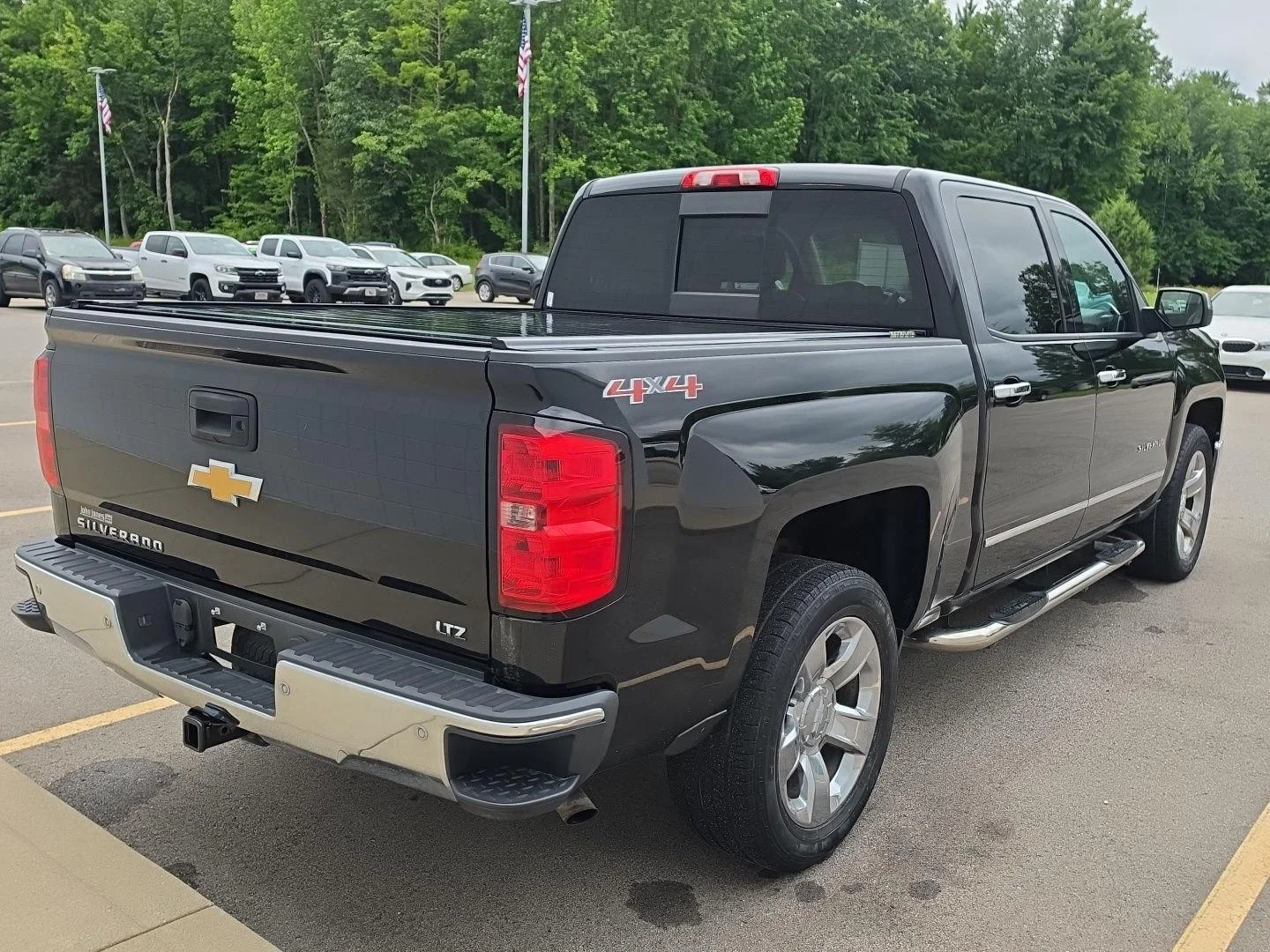 Used 2014 BLACK CHEVROLET TRUCK image 3