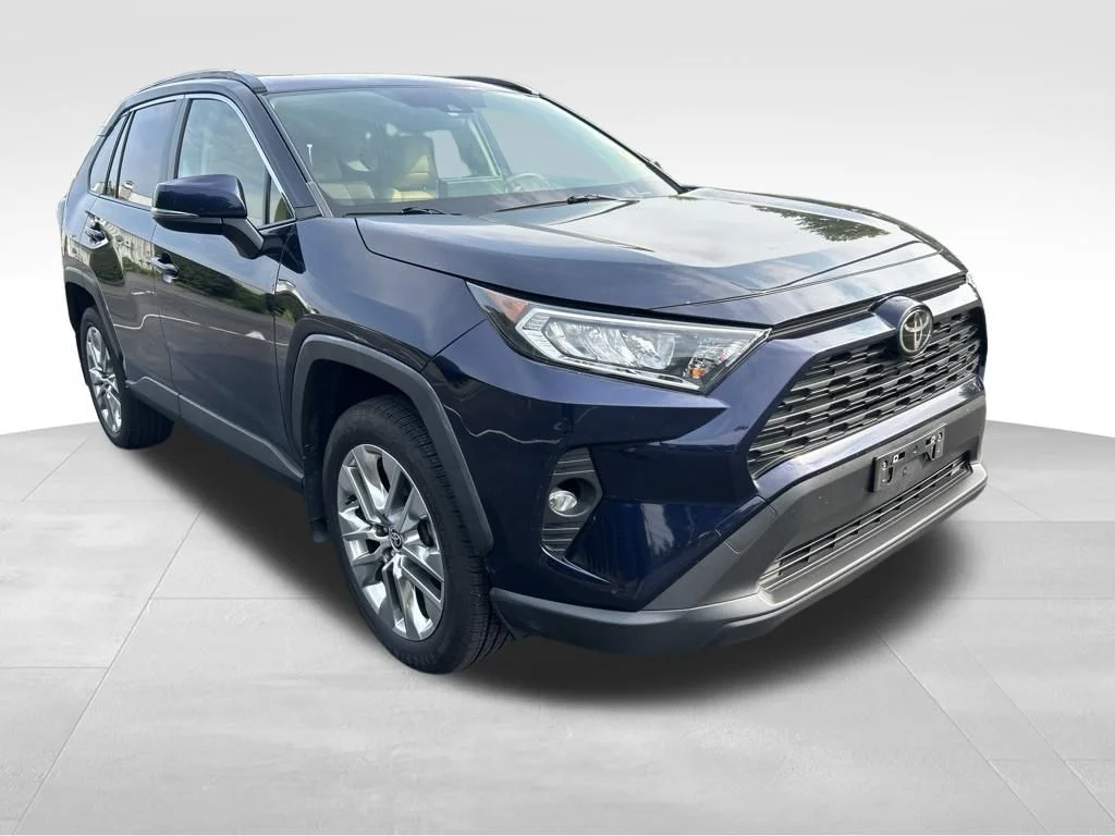 Used 2020 Blue Toyota XLE Premium image 7