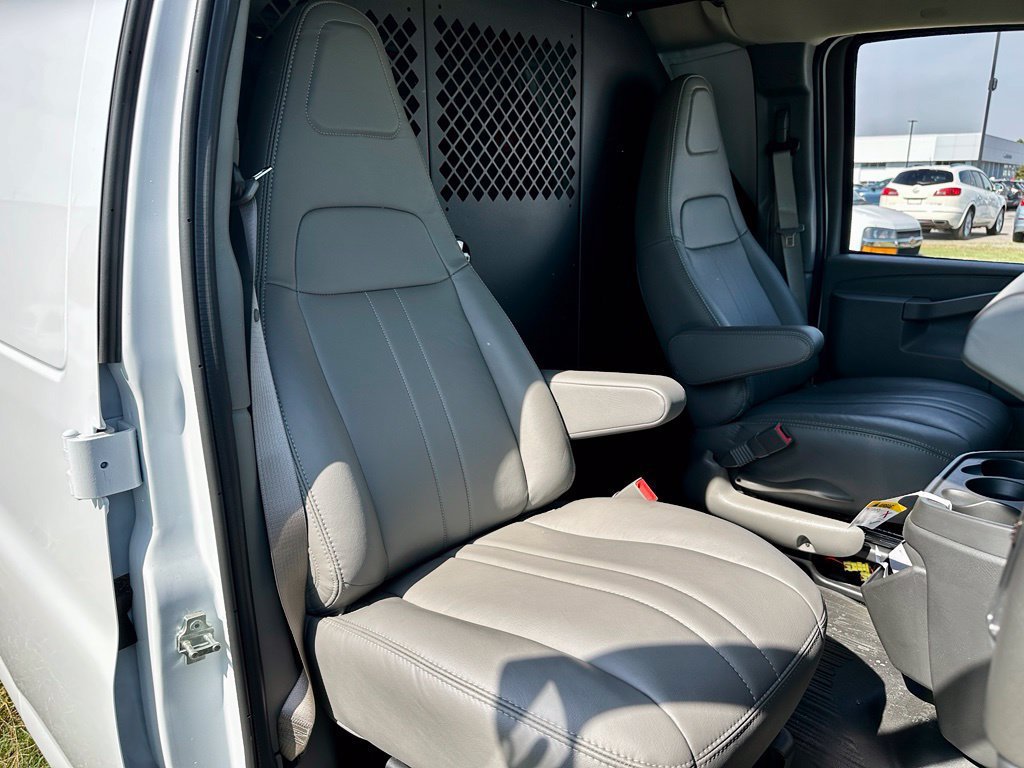 2026 GMC Savana Cargo Work Van - Photo 16