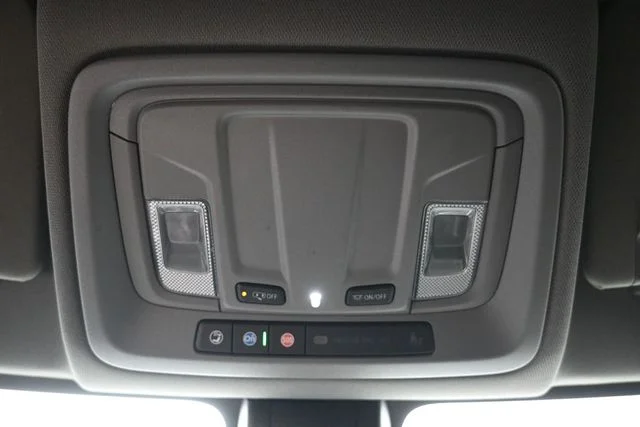 Used 2022 White Chevrolet Custom image 28