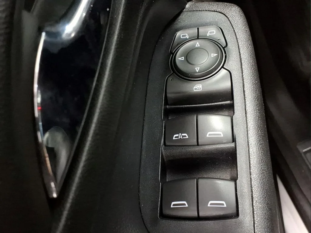 Certified Used 2020 Iridescent Pearl Tricoat Chevrolet Premier image 12