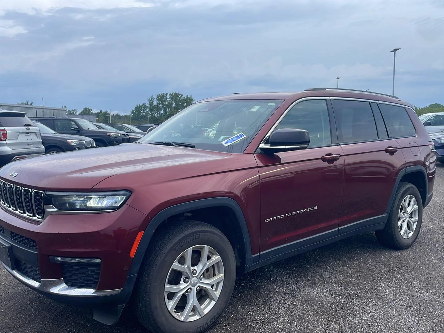 Used 2023 Velvet Red Pearlcoat Jeep Limited image 9