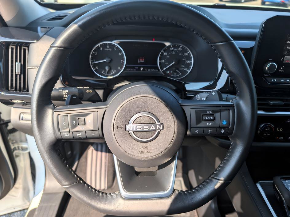 Used 2025 Glacier White Nissan SV image 14