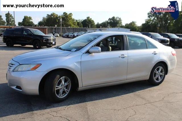 Used 2009 Silver Toyota LE image 2