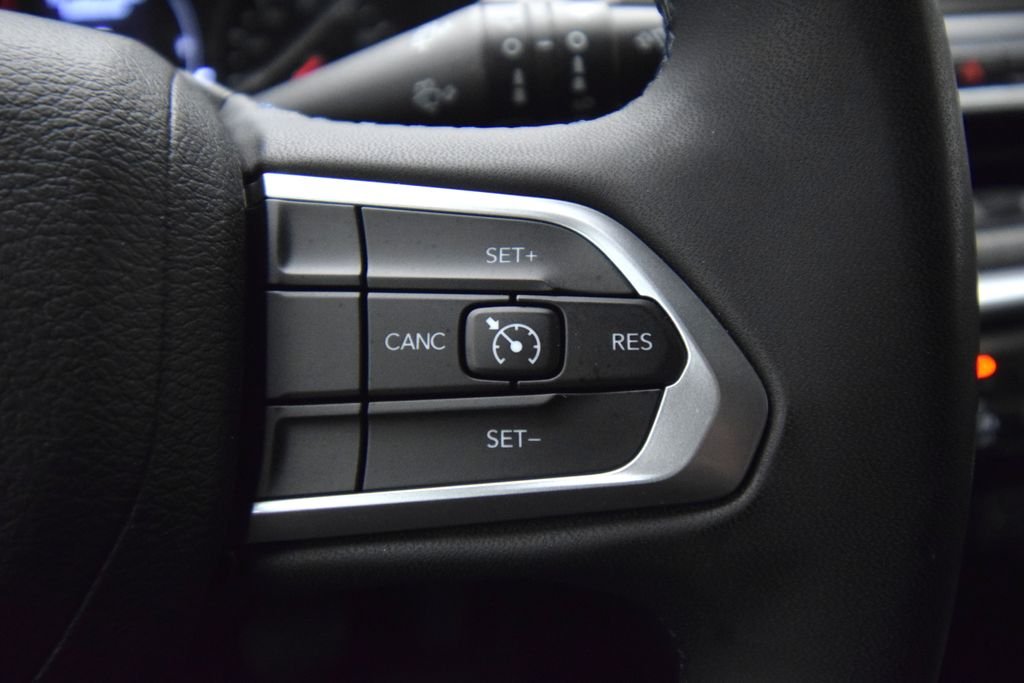 Used 2022 Black Jeep Latitude image 26