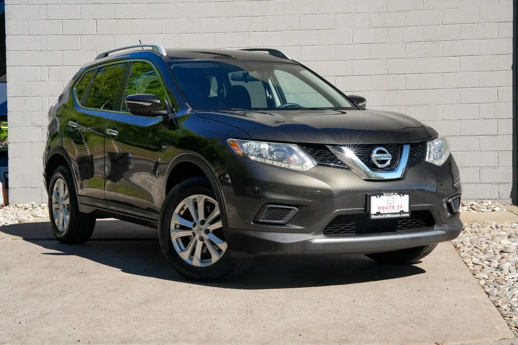 Used 2014 Black Nissan SV image 3