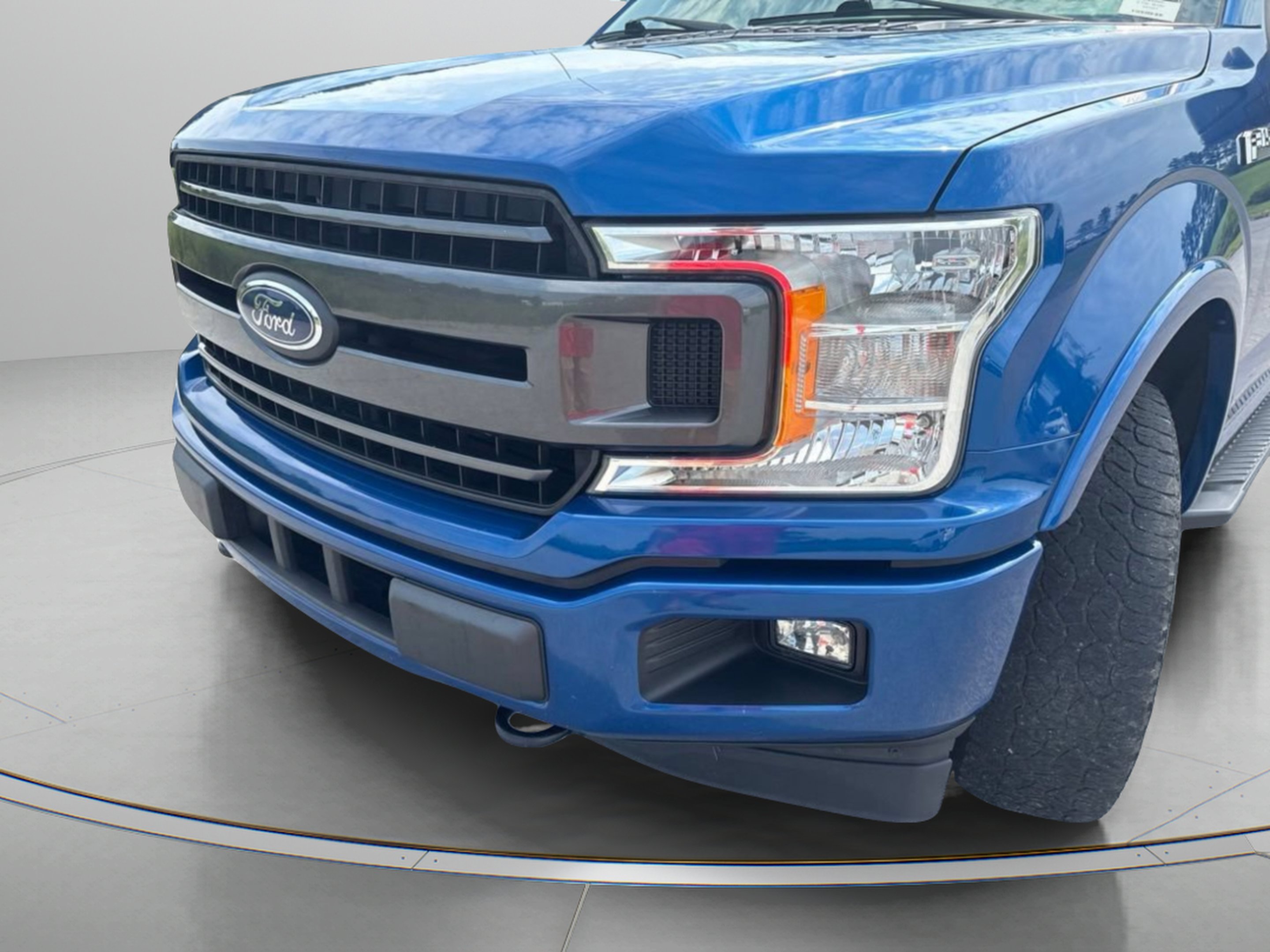 Used 2018 Lightning Blue Ford XLT image 4
