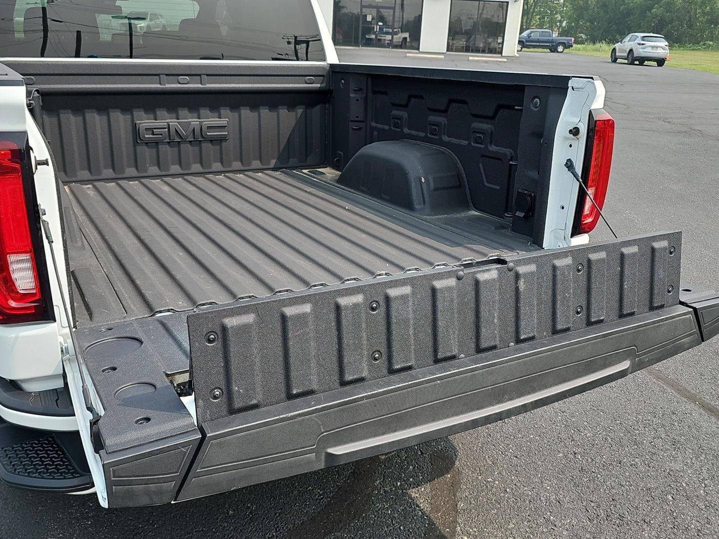 Used 2025 Summit White GMC AT4 image 34