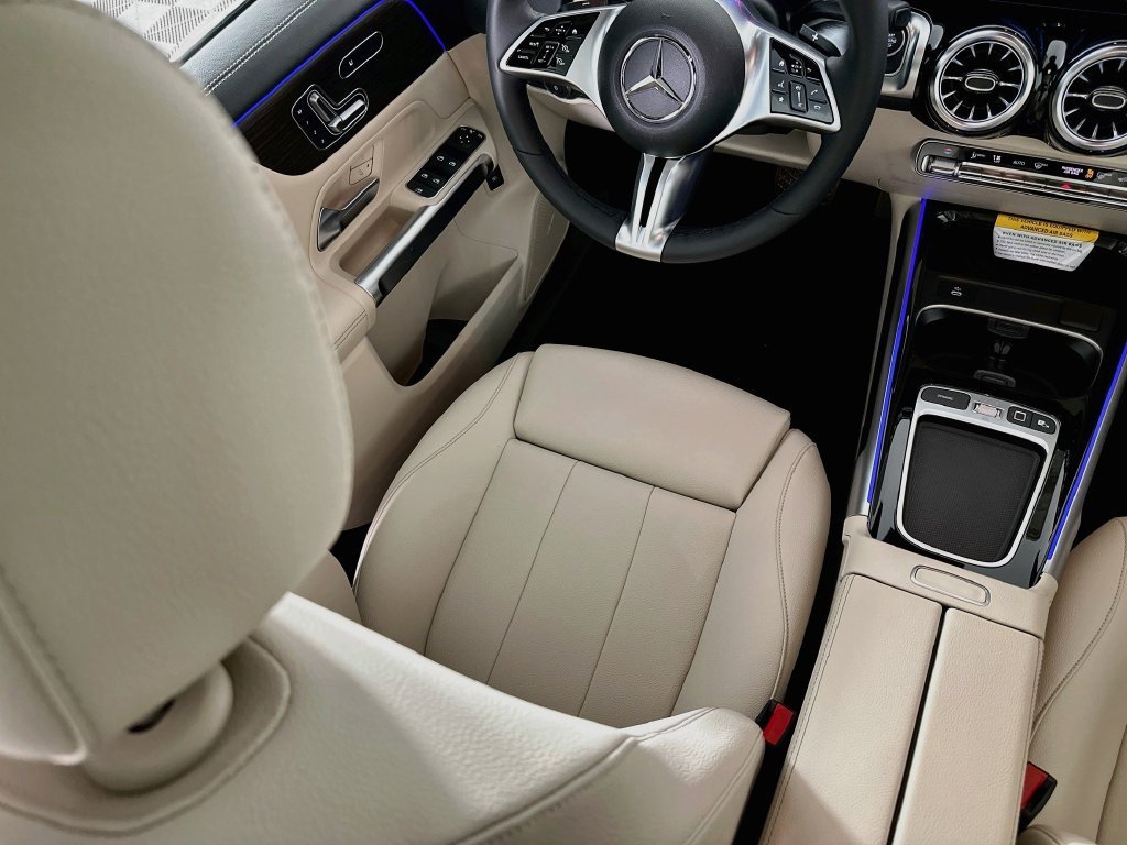 New 2026 Polar White Mercedes-Benz GLB 250 image 55