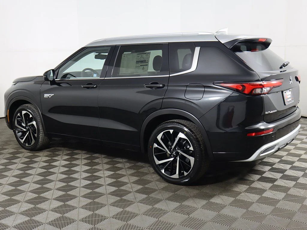 2025 Mitsubishi Outlander Plug-in Hybrid Platinum Edition - Photo 18