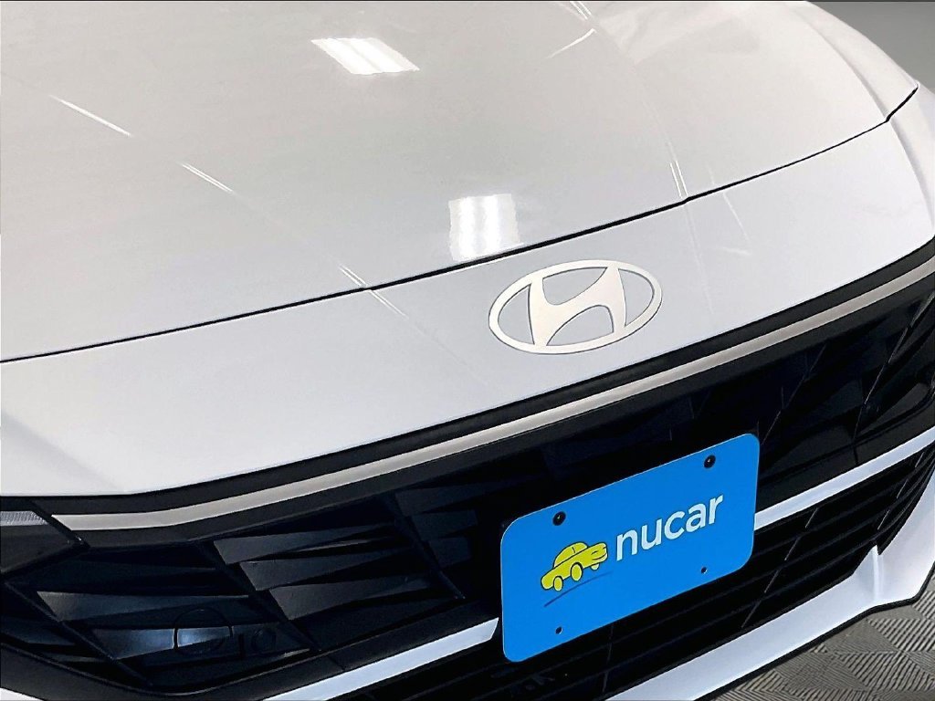 Used 2025 White Hyundai SEL Sport image 30