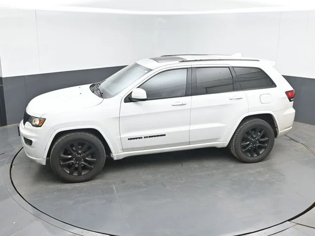 Used 2019 Bright White Clearcoat Jeep Altitude image 23