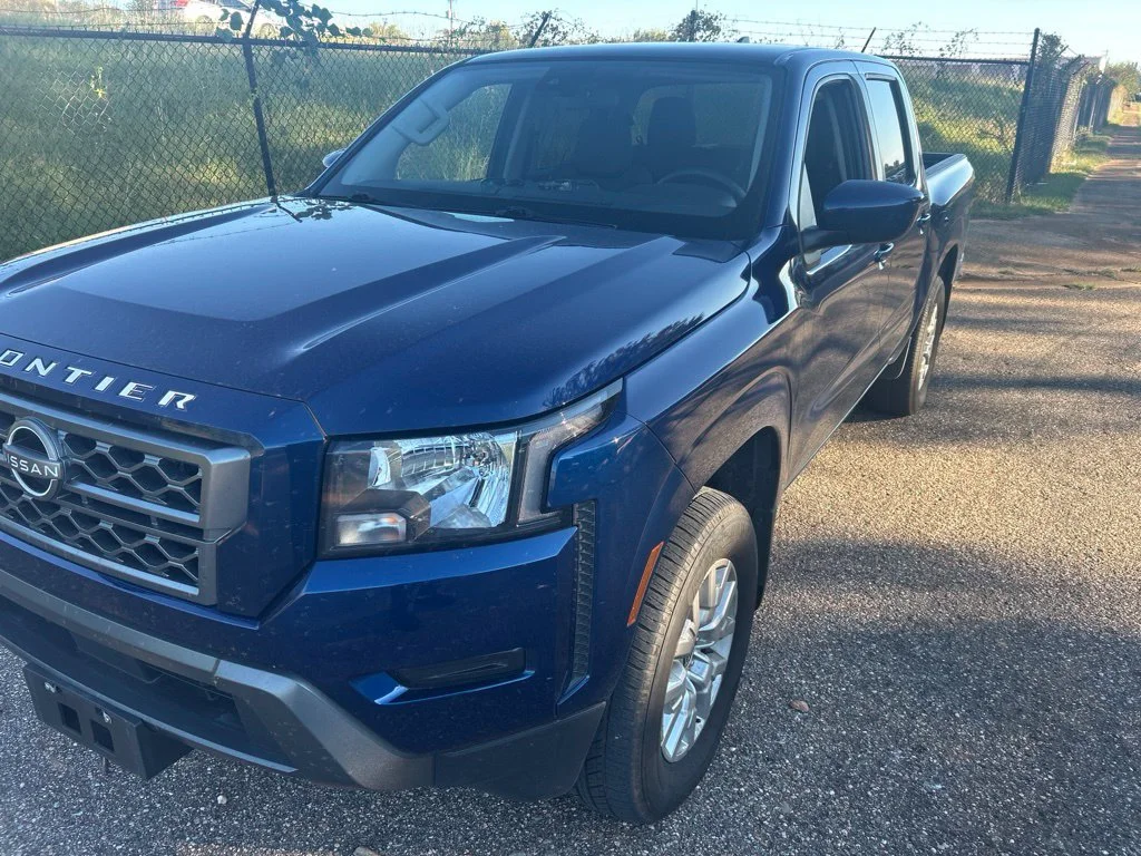 Used 2022 Blue Nissan SV image 3