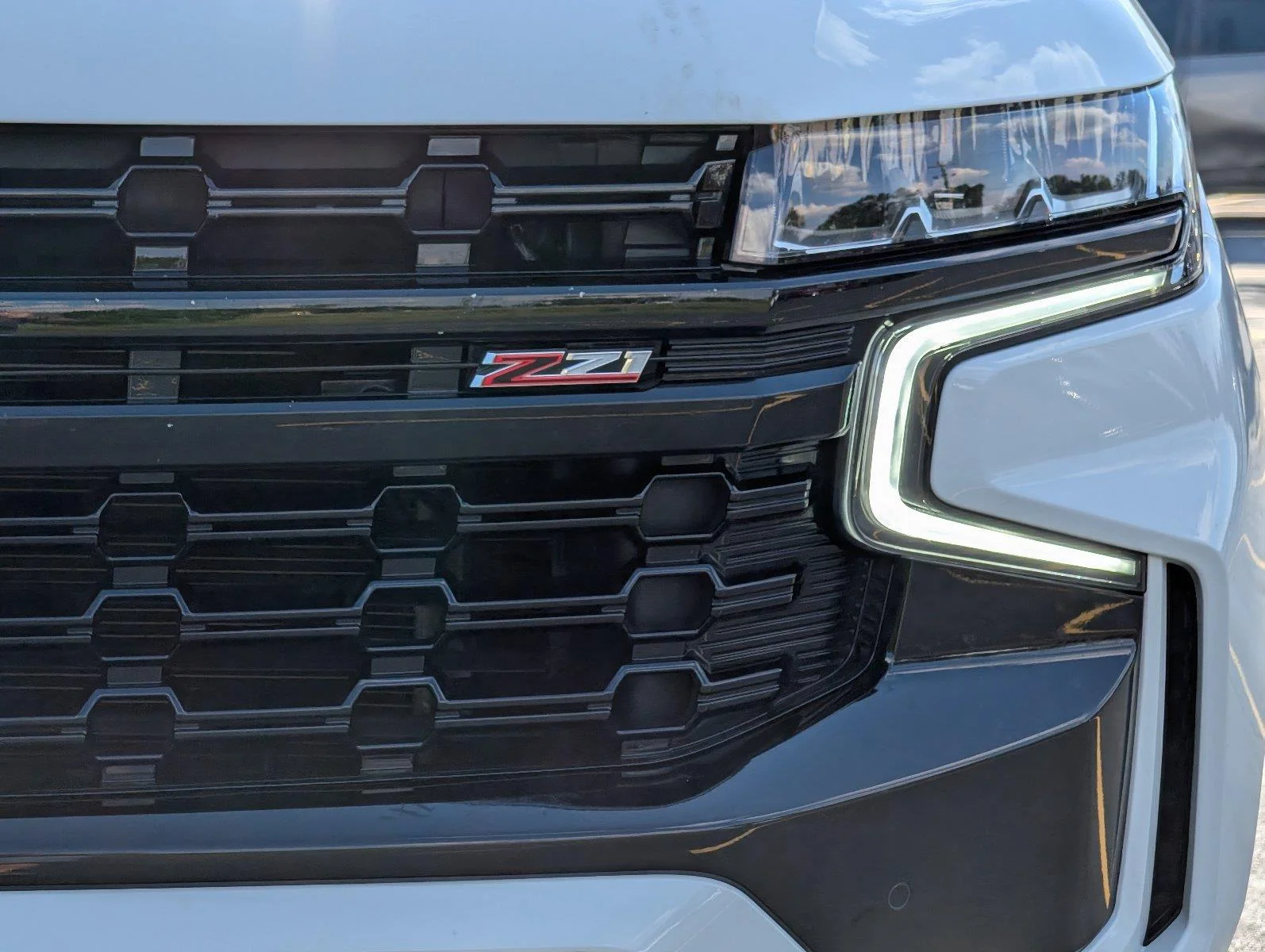 Used 2023 Summit White Chevrolet Z71 image 9