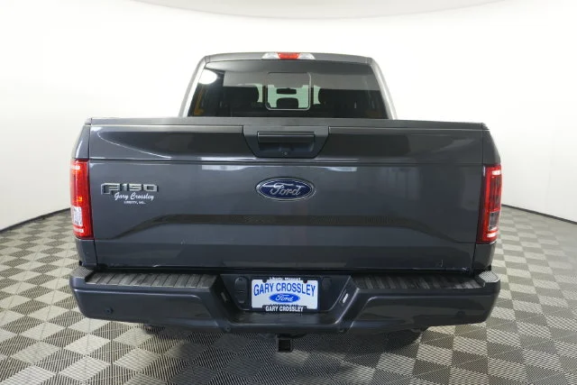 Used 2017 Magnetic Metallic Ford XLT image 4