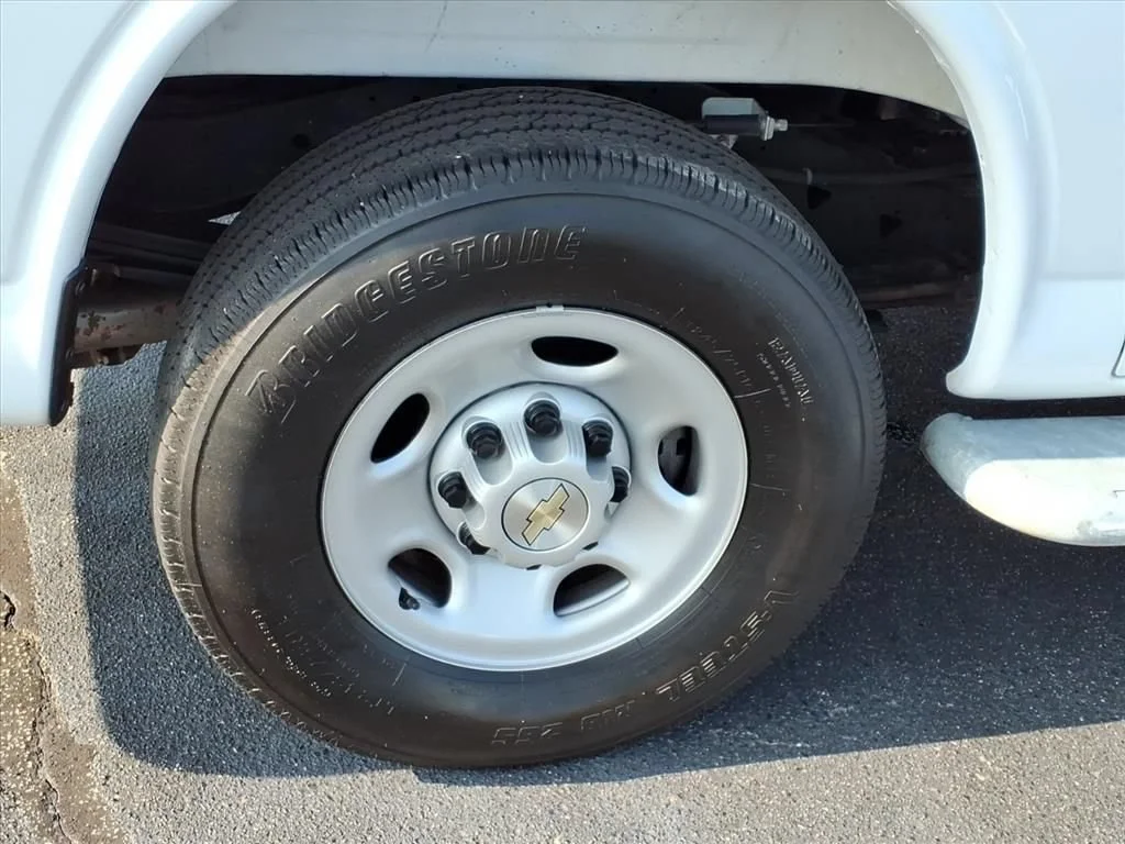 Used 2025 Summit White Chevrolet WT image 17