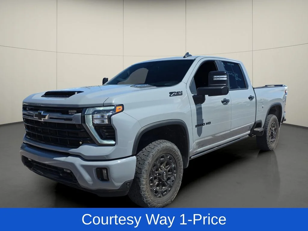 Used 2024 Gray Chevrolet LT image 4