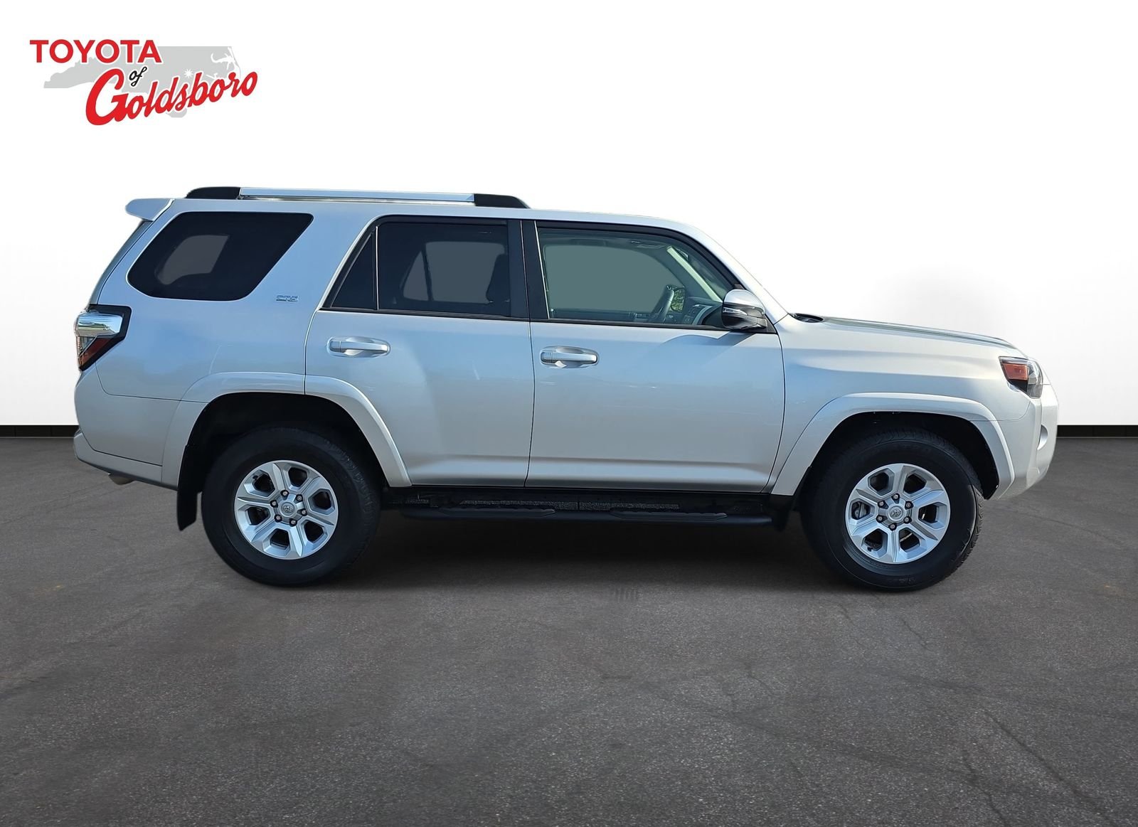 Used 2022 Silver Toyota SR5 Premium image 4