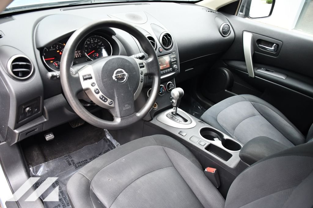 Used 2013 Blue Nissan S image 22
